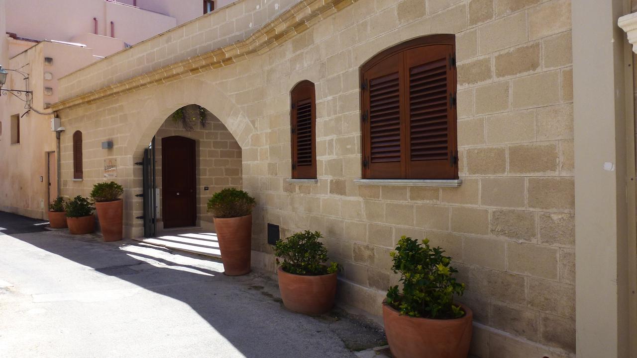 Hotel Il Portico Фавиньяна Экстерьер фото