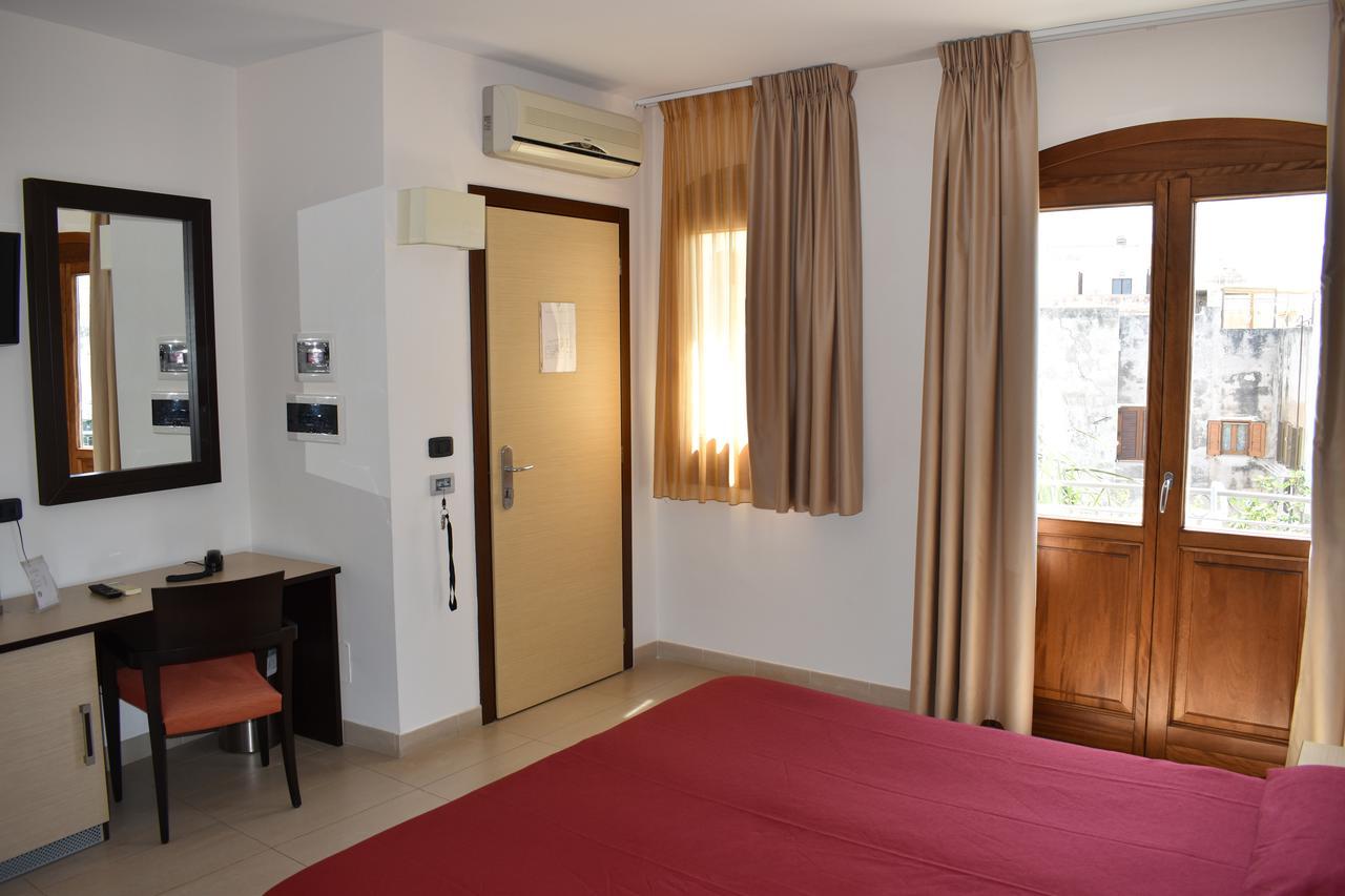 Hotel Il Portico Фавиньяна Экстерьер фото