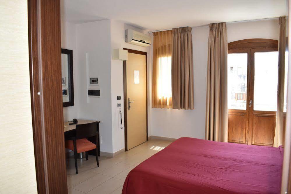 Hotel Il Portico Фавиньяна Экстерьер фото
